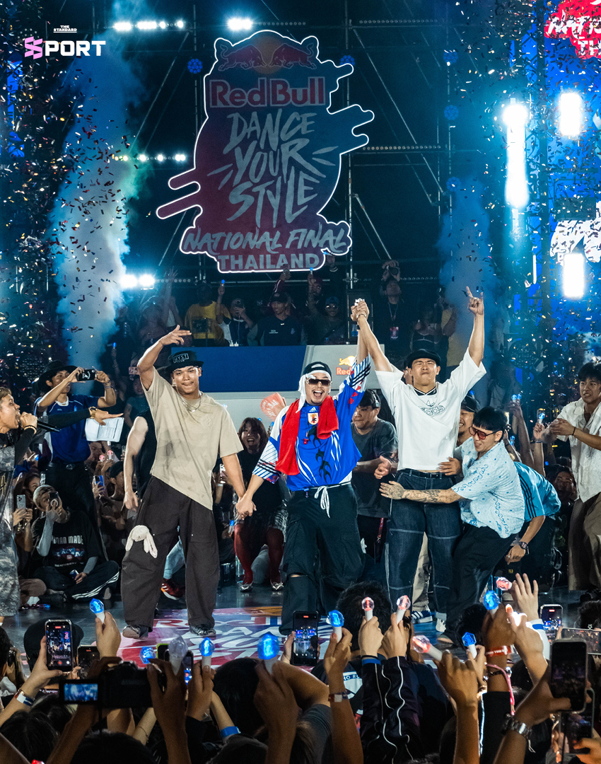 ภาพนักเต้น ชยันธน สมผล หรือ TAE-BRUCELEE กำลังแสดงบนเวที Red Bull Dance Your Style ท่ามกลางผู้ชมจำนวนมาก 18