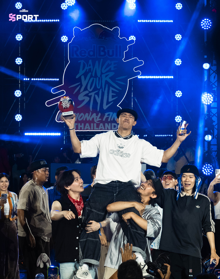 ภาพนักเต้น ชยันธน สมผล หรือ TAE-BRUCELEE กำลังแสดงบนเวที Red Bull Dance Your Style ท่ามกลางผู้ชมจำนวนมาก 20