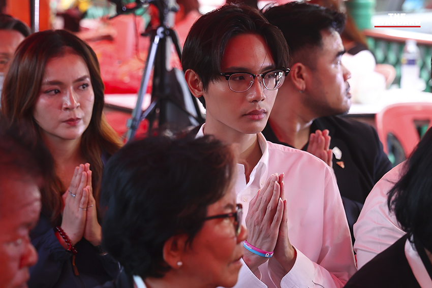 ผู้ร่วมกิจกรรมจุดเทียนรำลึกครบรอบ 16 ปี เหตุการณ์สลายการชุมนุมคนเสื้อแดง 4
