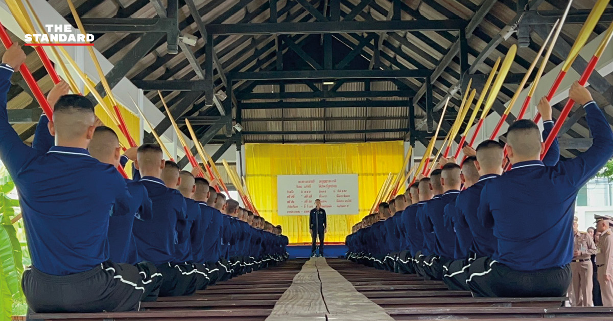 พล.ร.ท. รัตนะ เรืองรุ่ง ตรวจความพร้อมกำลังพลฝีพายเรือพระราชพิธี