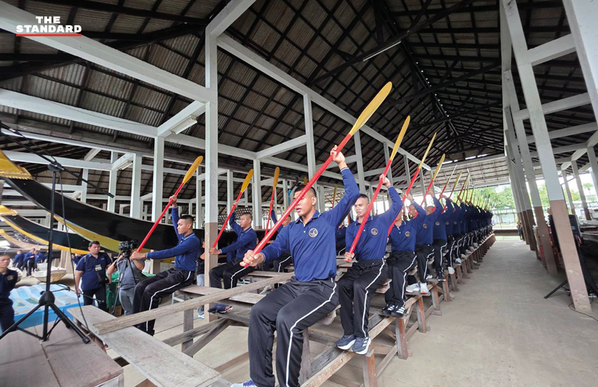 พล.ร.ท. รัตนะ เรืองรุ่ง ตรวจความพร้อมกำลังพลฝีพายเรือพระราชพิธี 2