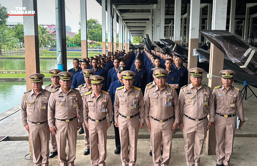 พล.ร.ท. รัตนะ เรืองรุ่ง ตรวจความพร้อมกำลังพลฝีพายเรือพระราชพิธี 4