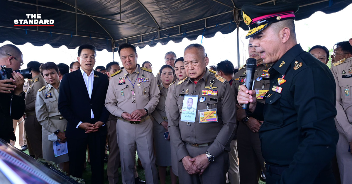 พล.อ.อ.สถิตย์พงษ์ สุขวิมล ราชเลขานุการในพระองค์ฯ และ อนุทิน ชาญวีรกูล นายกรัฐมนตรี พร้อมคณะ ลงพื้นที่ตรวจเยี่ยมโครงการพัฒนาจังหวัดเพชรบุรี