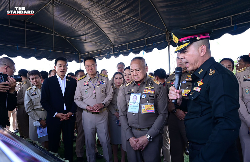 พล.อ.อ.สถิตย์พงษ์ สุขวิมล ราชเลขานุการในพระองค์ฯ และ อนุทิน ชาญวีรกูล นายกรัฐมนตรี พร้อมคณะ ลงพื้นที่ตรวจเยี่ยมโครงการพัฒนาจังหวัดเพชรบุรี 1