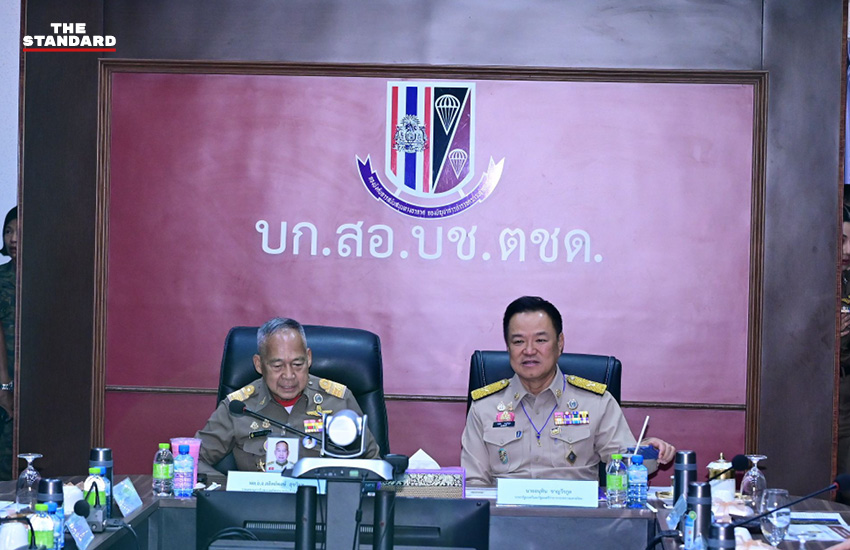 พล.อ.อ.สถิตย์พงษ์ สุขวิมล ราชเลขานุการในพระองค์ฯ และ อนุทิน ชาญวีรกูล นายกรัฐมนตรี พร้อมคณะ ลงพื้นที่ตรวจเยี่ยมโครงการพัฒนาจังหวัดเพชรบุรี 2