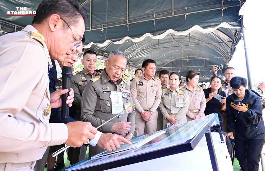 พล.อ.อ.สถิตย์พงษ์ สุขวิมล ราชเลขานุการในพระองค์ฯ และ อนุทิน ชาญวีรกูล นายกรัฐมนตรี พร้อมคณะ ลงพื้นที่ตรวจเยี่ยมโครงการพัฒนาจังหวัดเพชรบุรี 5