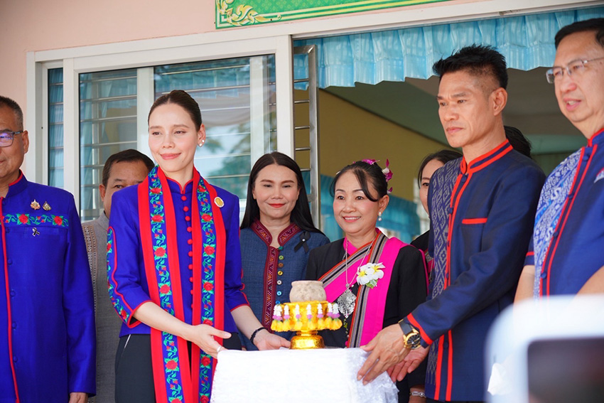 ซาบีดา ลงพื้นที่ นครพนม รับมอบโบราณวัตถุอายุ 3,000 ปี ที่พิพิธภัณฑ์บ้านกุดฉิม 1