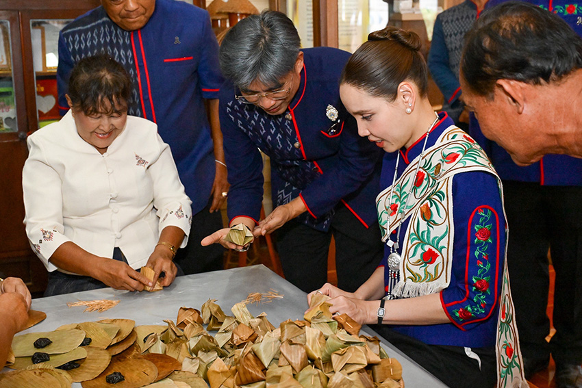 ซาบีดา ลงพื้นที่ นครพนม รับมอบโบราณวัตถุอายุ 3,000 ปี ที่พิพิธภัณฑ์บ้านกุดฉิม 3