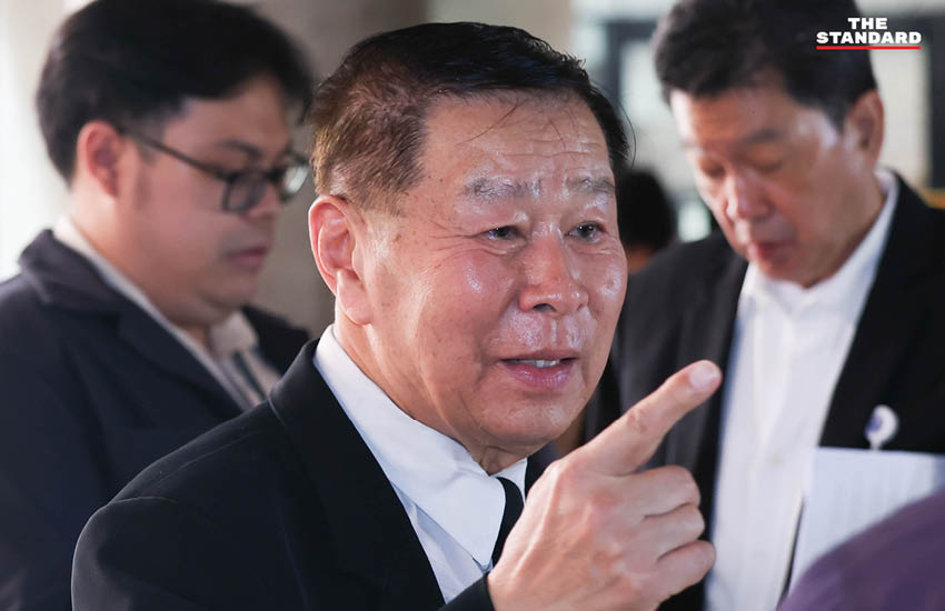 พล.ต.อ. เสรีพิศุทธ์ เตมียเวส หัวหน้าพรรคเสรีรวมไทย กำลังแถลงข่าว 3