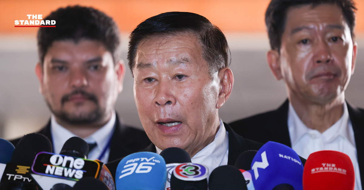 พล.ต.อ. เสรีพิศุทธ์ เตมียเวส แถลงข่าวที่อาคารรัฐสภา