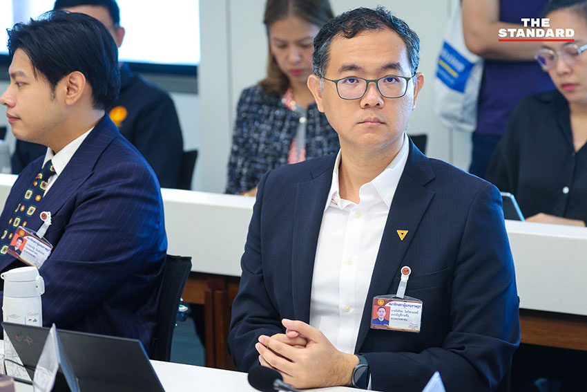 ภาพกลุ่มคณะรัฐมนตรีเงาของพรรคประชาชน นำโดย ณัฐพงษ์ เรืองปัญญาวุฒิ แถลงข่าวประเด็น พ.ร.ก. กู้เงิน และโครงการแลนด์บริดจ์ 11