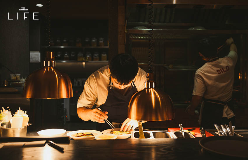 จานอาหารจากร้าน SILO Bangkok ที่เน้นการย่างไฟจากวัตถุดิบท้องถิ่นไทย 19