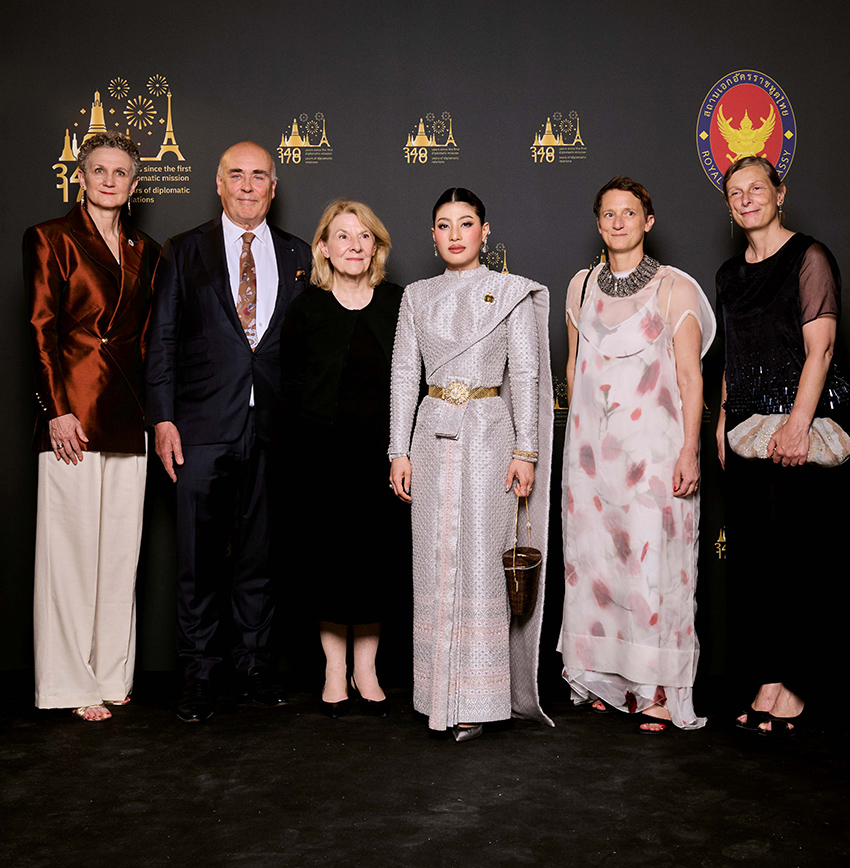 สมเด็จพระเจ้าลูกเธอ เจ้าฟ้าสิริวัณณวรี นารีรัตนราชกัญญา ทรงเปิดนิทรรศการ ‘La Mode en Majesté’ ที่กรุงปารีส 12