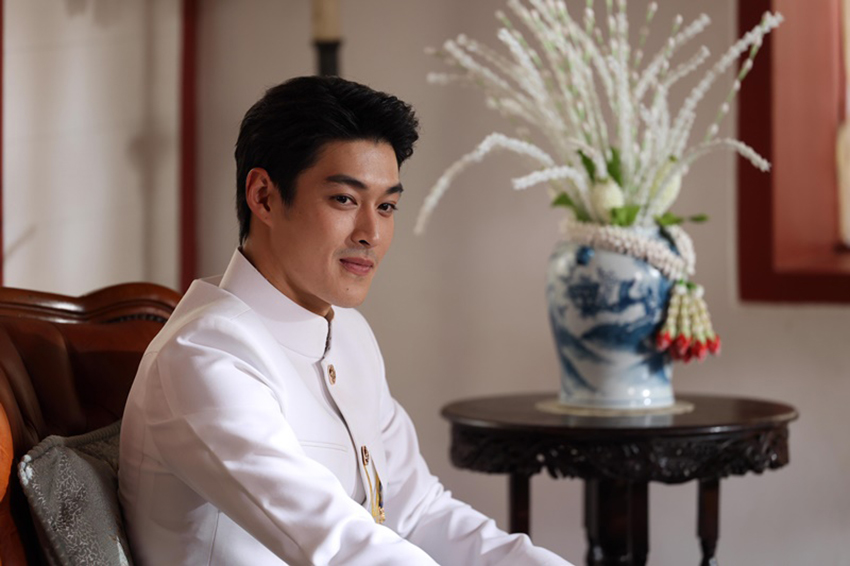 ภาพจากละคร สอดสร้อยมาลา แสดงถึงนาฏศิลป์ไทยและการเปลี่ยนแปลงทางประวัติศาสตร์ 5
