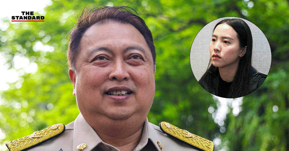 สุชาติ ชมกลิ่น รัฐมนตรีว่าการกระทรวงทรัพยากรธรรมชาติและสิ่งแวดล้อม กำลังให้สัมภาษณ์สื่อมวลชน