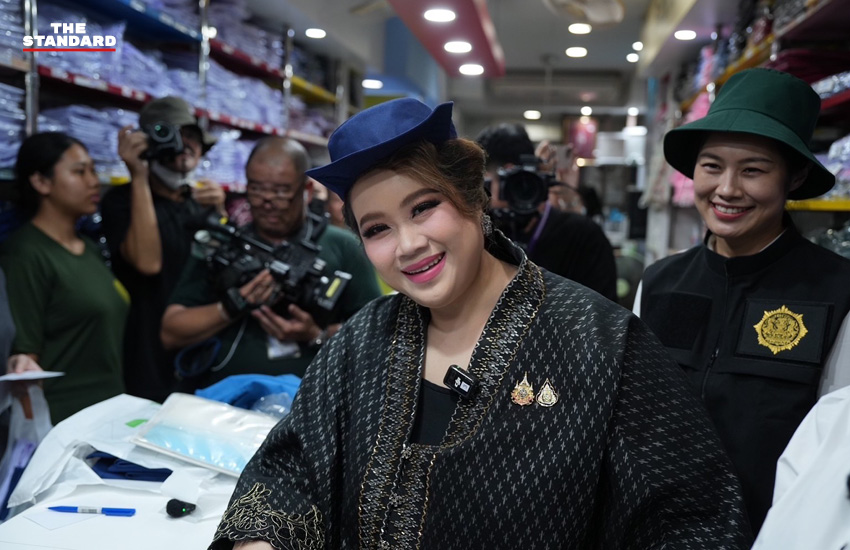 รัฐมนตรี ศุภมาส อิศรภักดี ตรวจสอบร้านค้าชุดนักเรียนที่ย่านบางลำพู 1
