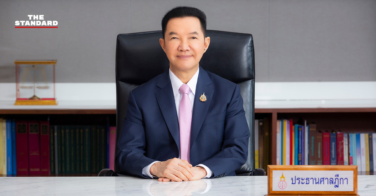 อดิศักดิ์ ตันติวงศ์ ประธานศาลฎีกา ลงนามในเอกสารสำคัญ