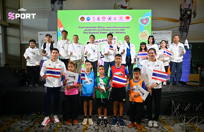 พล.ต.อ. จักรทิพย์ ชัยจินดา, บิว ภูริพล บุญสอน และผู้บริหาร ร่วมเปิดตัวโครงการ Kid’s Athletics ปั้นเยาวชนไทยสู่กรีฑาโลก 1