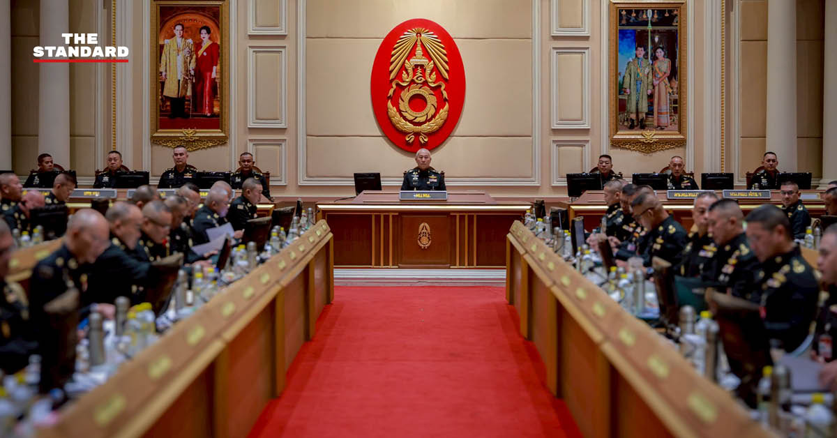 ภาพ พล.ต. วินธัย สุวารี โฆษกกองทัพบก แถลงข่าวเกี่ยวกับสถานการณ์ชายแดนไทย-กัมพูชา