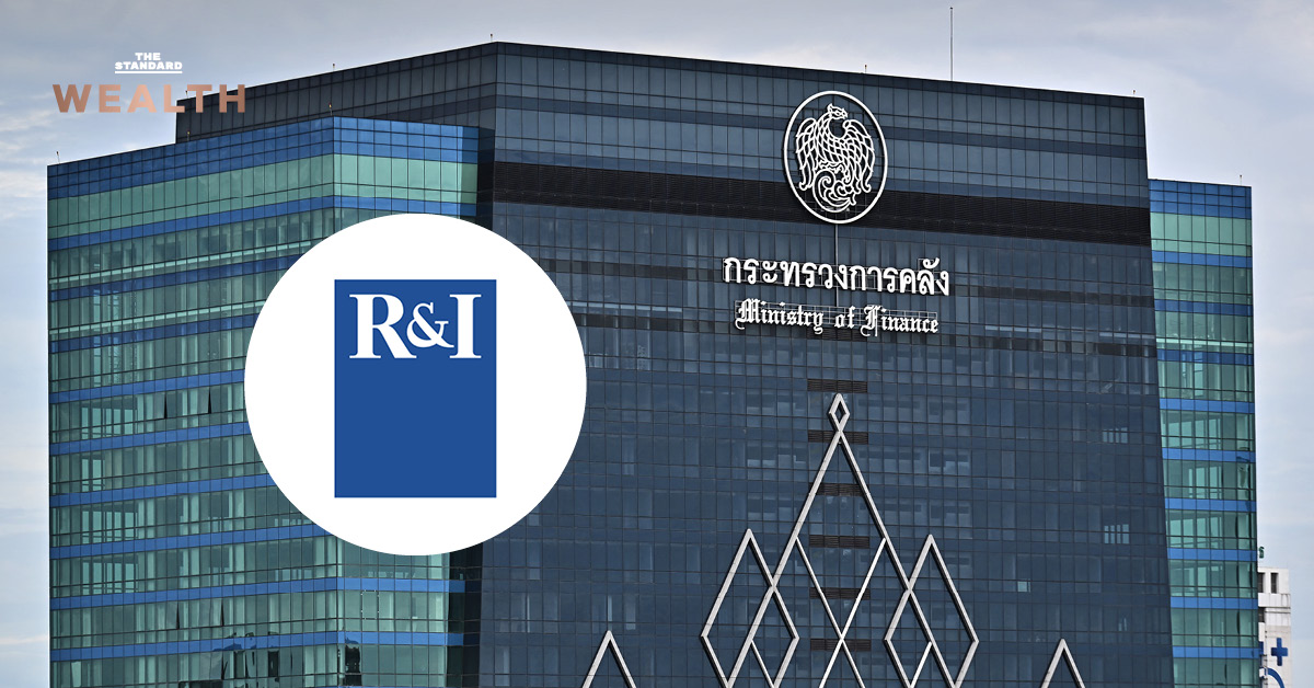 โลโก้ R&I และตึกกระทรวงการคลัง พร้อมข้อความ "R&I คงเครดิตไทย A- มุมมอง Stable Outlook จับตาการปรับโครงสร้างเศรษฐกิจไทย"