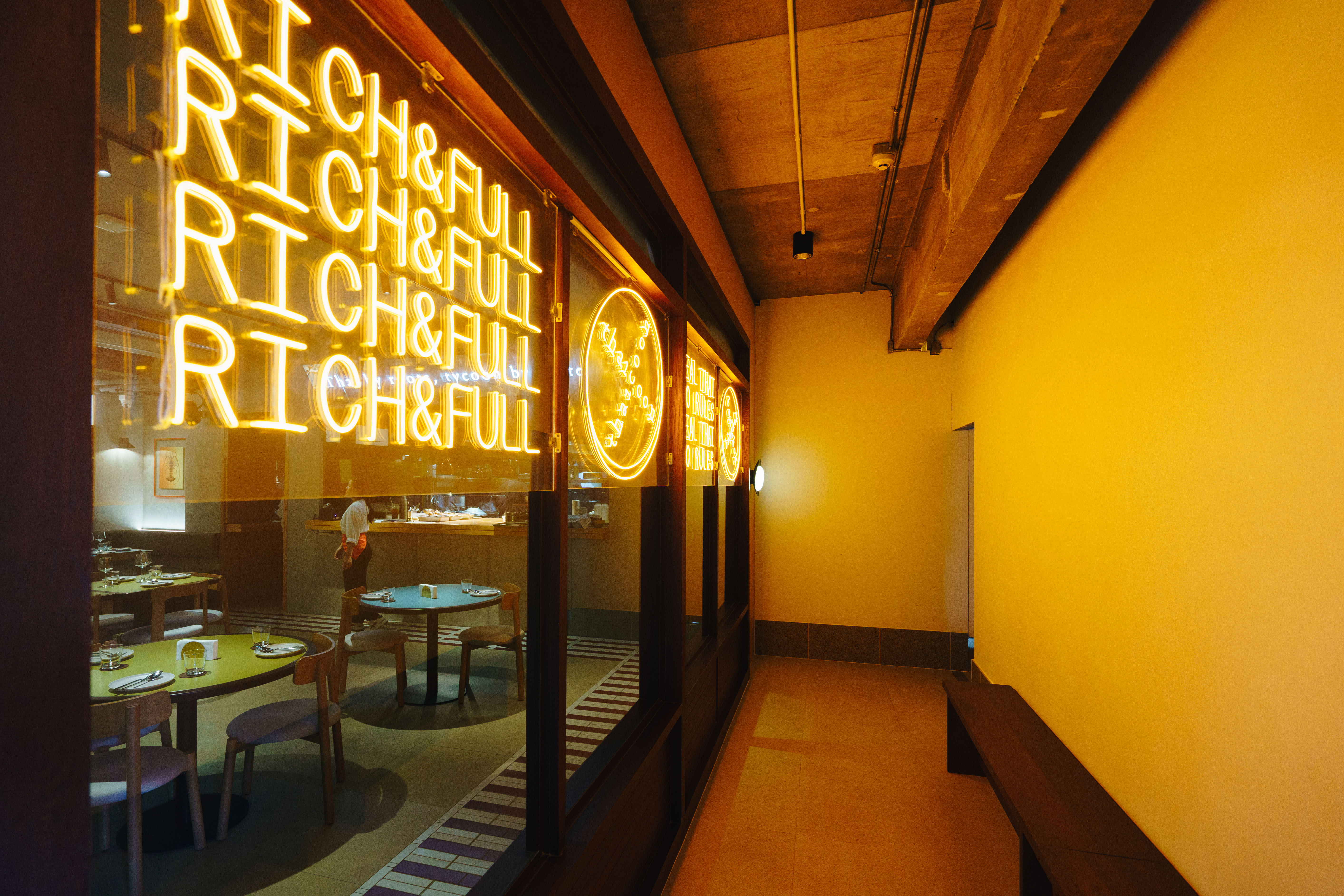 ภาพบรรยากาศภายในร้าน Thaicoon ร้านอาหารไทยโมเดิร์นทวิสต์ย่านสีลม 6