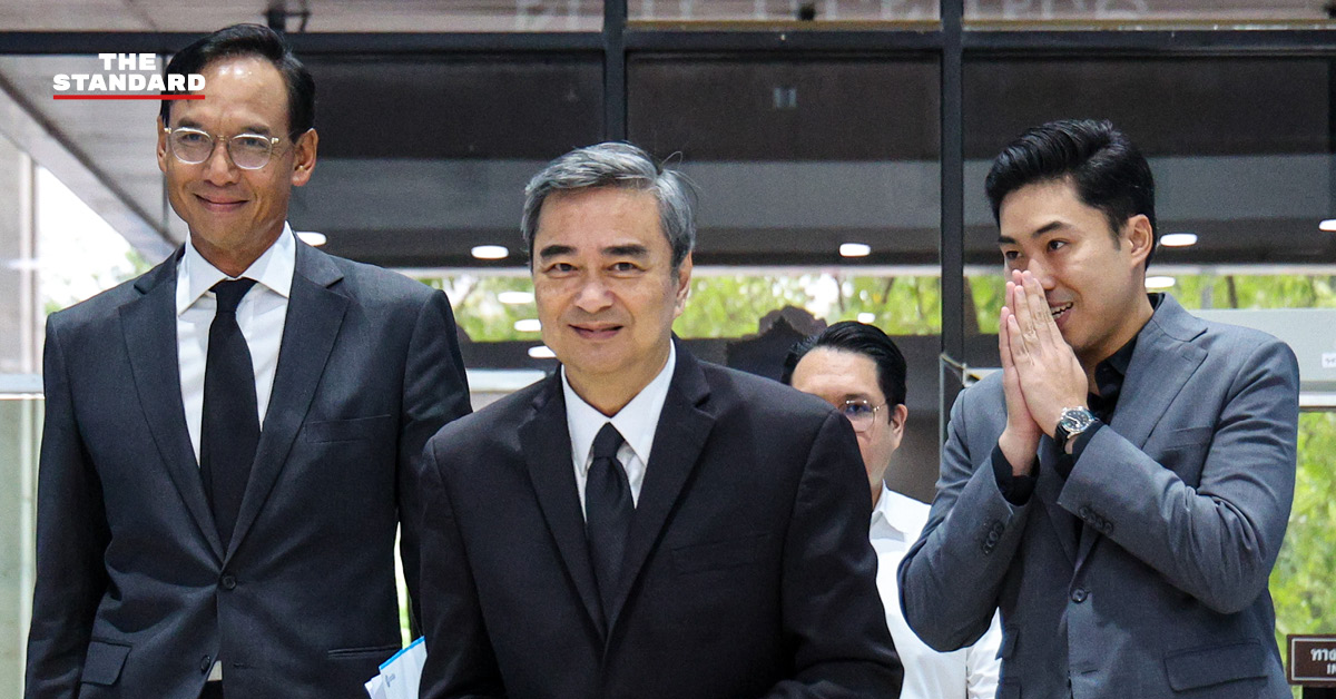 ภาพอินโฟกราฟิกผลสำรวจสวนดุสิตโพล ชี้ดัชนีการเมืองไทยลดลง ความเชื่อมั่นรัฐบาลดิ่ง ขณะฝ่ายค้านมีผลงานเด่น พร้อมรายชื่อนักการเมืองที่มีบทบาท