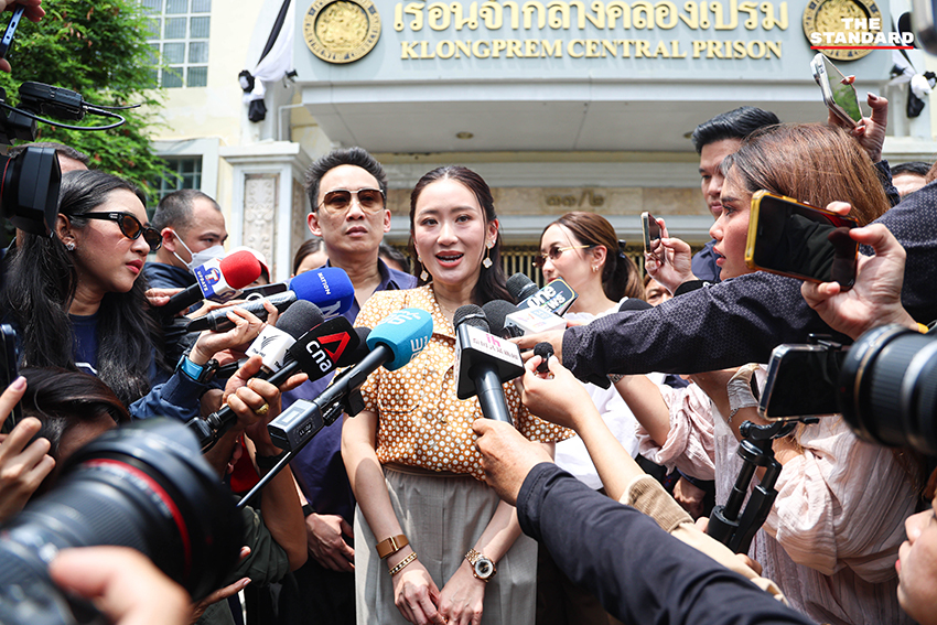 ครอบครัวชินวัตร เข้าเยี่ยม ทักษิณ ชินวัตร ครั้งสุดท้ายที่เรือนจำคลองเปรม ก่อนได้รับการพักโทษ โดยมี แพทองธาร ชินวัตร ให้สัมภาษณ์สื่อ 2