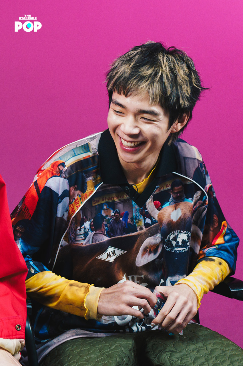 ภาพสมาชิกวง GELBOYS ทั้งสี่คนยิ้มแย้มในรายการ THE INTERVIEW 10