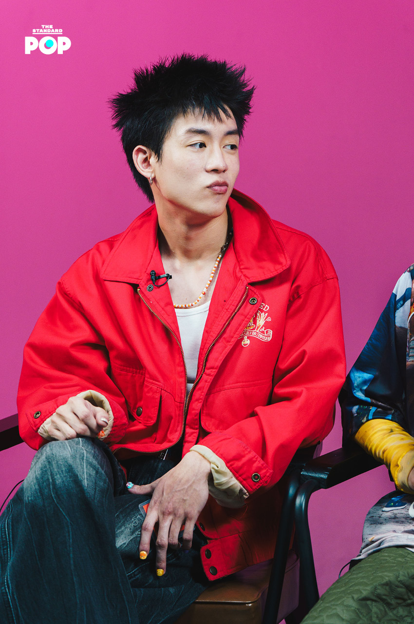 ภาพสมาชิกวง GELBOYS ทั้งสี่คนยิ้มแย้มในรายการ THE INTERVIEW 14
