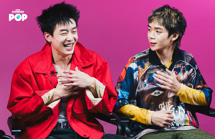 ภาพสมาชิกวง GELBOYS ทั้งสี่คนยิ้มแย้มในรายการ THE INTERVIEW 6