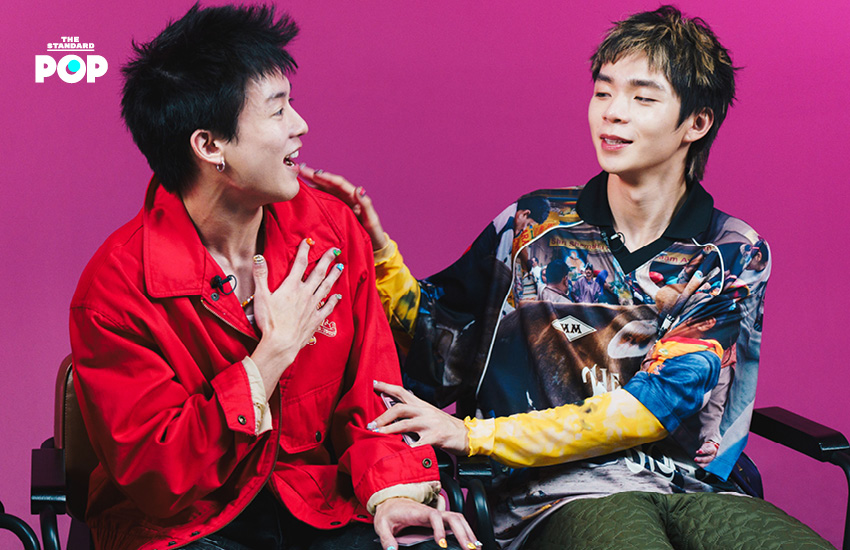 ภาพสมาชิกวง GELBOYS ทั้งสี่คนยิ้มแย้มในรายการ THE INTERVIEW 7