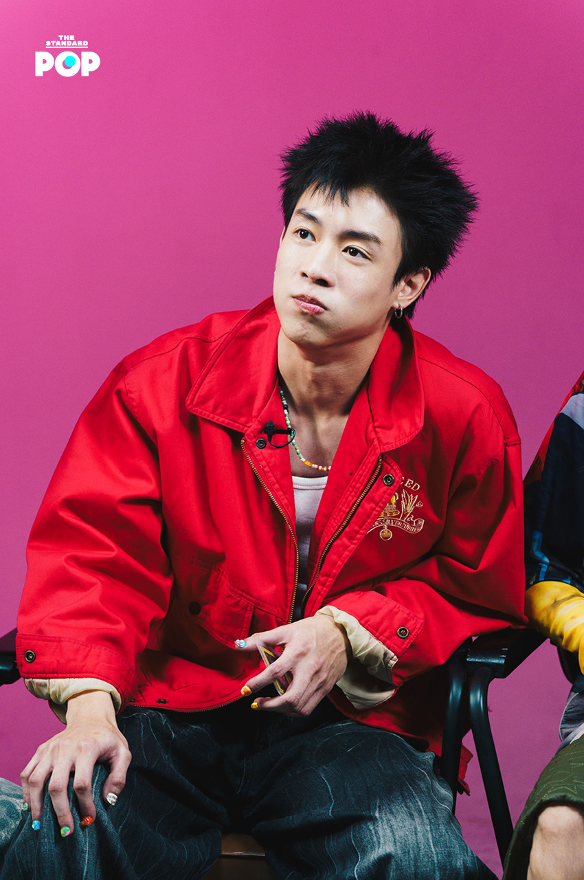 ภาพสมาชิกวง GELBOYS ทั้งสี่คนยิ้มแย้มในรายการ THE INTERVIEW 9