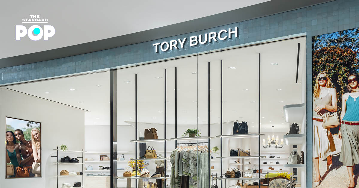 หน้าร้าน Tory Burch สาขาใหม่ที่ ICONSIAM ตกแต่งด้วยกระเบื้องเซรามิกสีเขียวอ่อน