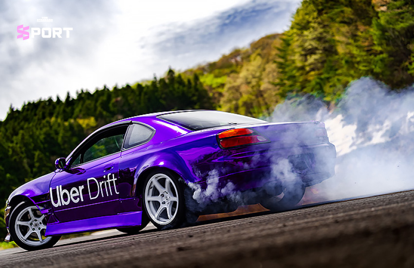 ภาพรถ JDM กำลังดริฟต์ในสนามแข่งที่ญี่ปุ่น ซึ่งเป็นบริการใหม่ของ Uber Drift 3