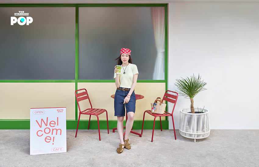 ภาพเสื้อยืด UNIQLO ที่ช่วยเสริมสร้างความมั่นใจและสไตล์ในการใช้ชีวิตประจำวัน 5