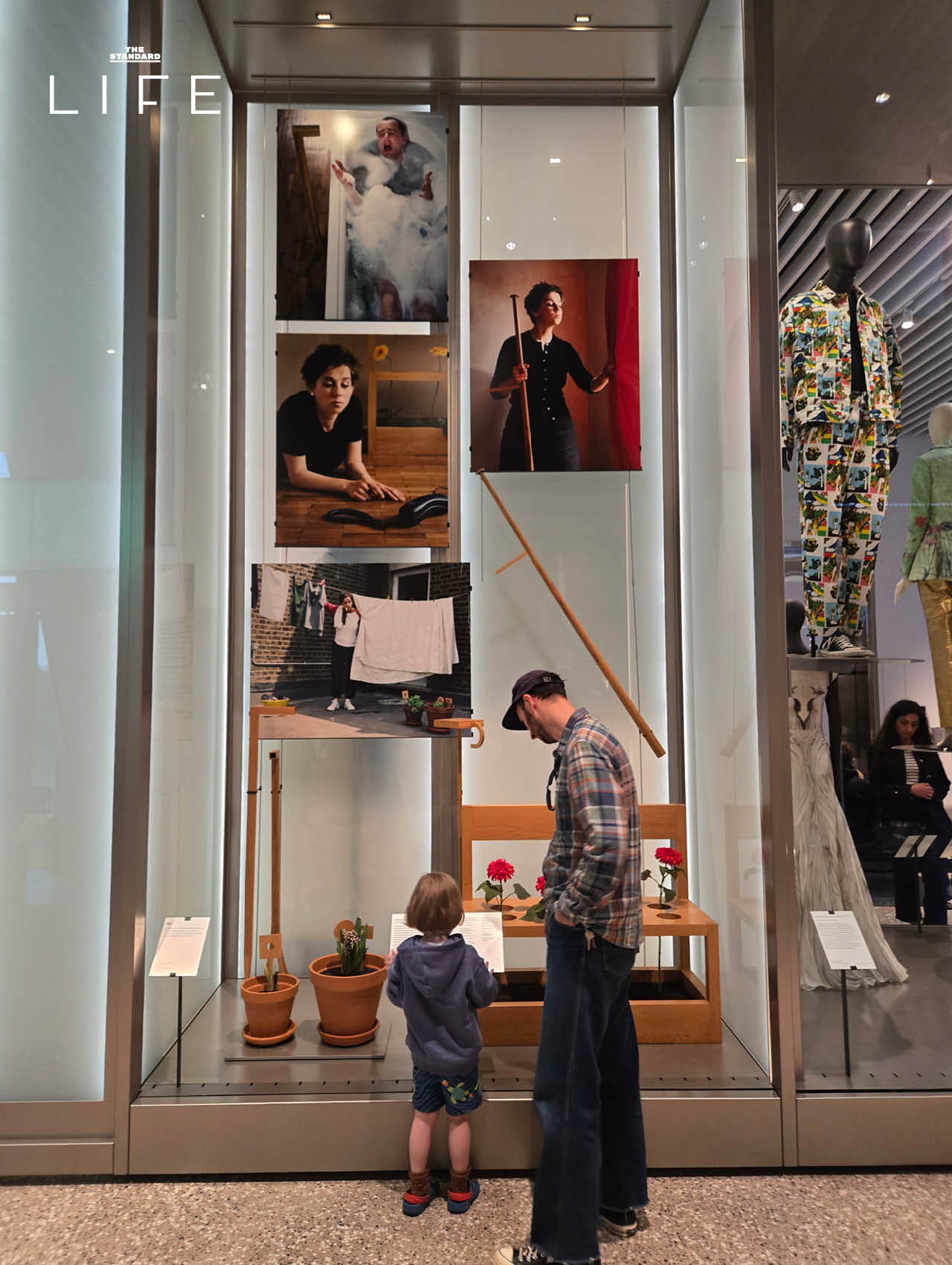 V&A East พิพิธภัณฑ์ใหม่ในลอนดอน ที่มีสถาปัตยกรรมโดดเด่นจากแผ่นคอนกรีตกว่า 400 ชิ้น 4