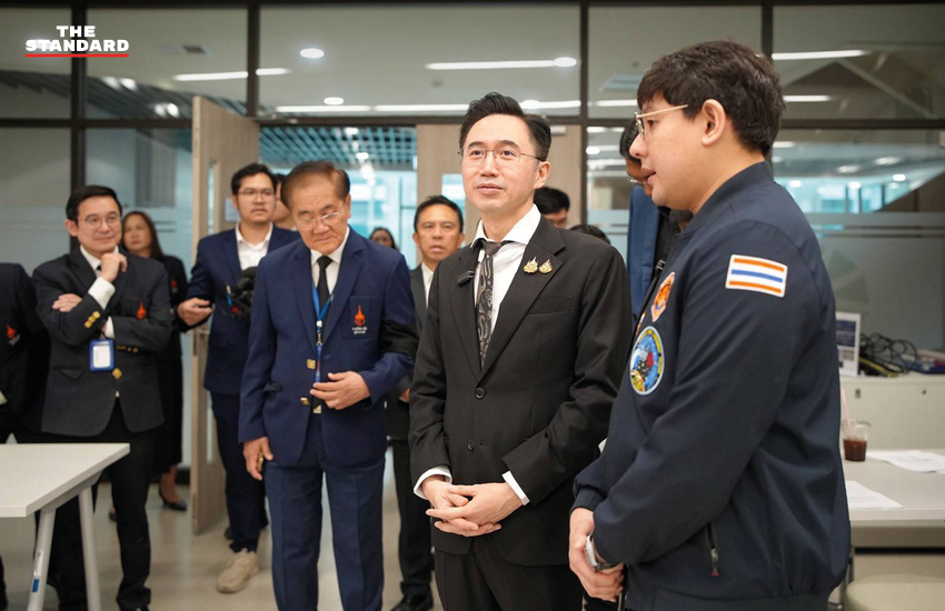 ศ.ดร.ยศชนัน วงศ์สวัสดิ์ เยี่ยมชมห้องแล็บ TIGERS-X ที่ราชวิทยาลัยจุฬาภรณ์ 1