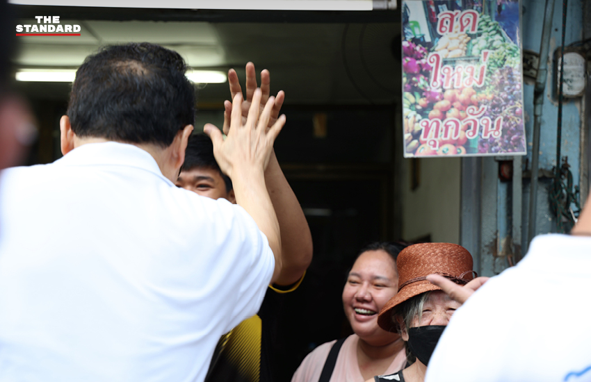 อนุชา บูรพชัยศรี และ อภิสิทธิ์ เวชชาชีวะ ลงพื้นที่หาเสียงในเขตพญาไท 4