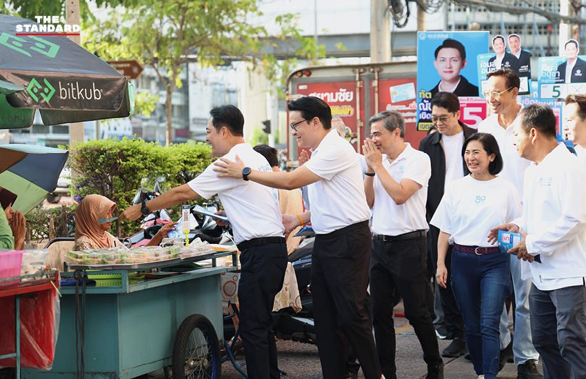 อนุชา บูรพชัยศรี และ อภิสิทธิ์ เวชชาชีวะ ลงพื้นที่หาเสียงที่เขตสวนหลวง 4