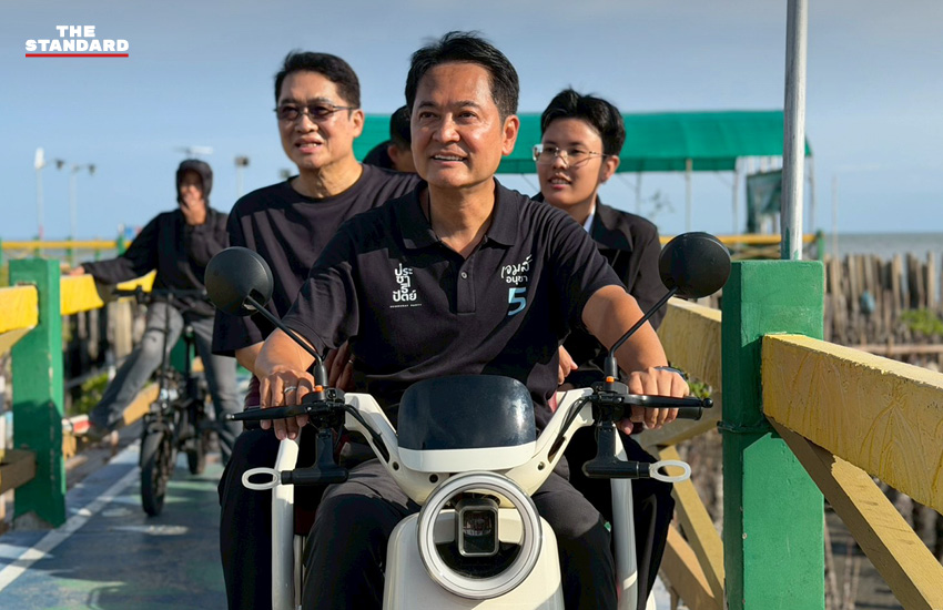 อนุชา บูรพชัยศรี ผู้สมัครผู้ว่าฯ กทม. พรรคประชาธิปัตย์ ขับขี่จักรยานยนต์สามล้อสำรวจพื้นที่บางขุนเทียน 5