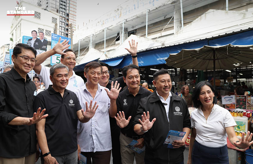 อนุชา บูรพชัยศรี ผู้สมัครผู้ว่าฯ กทม. พรรคประชาธิปัตย์ หาเสียงที่ตลาดวัดแขก พร้อมคณะผู้บริหารพรรค 1