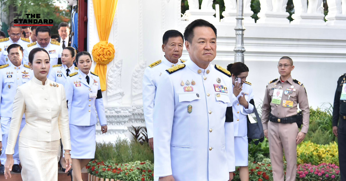 อนุทิน ชาญวีรกูล ให้สัมภาษณ์สื่อมวลชน