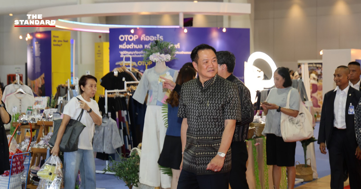 อนุทิน ชาญวีรกูล นายกรัฐมนตรี เดินเยี่ยมชมงาน OTOP Midyear 2026 ที่เมืองทองธานี