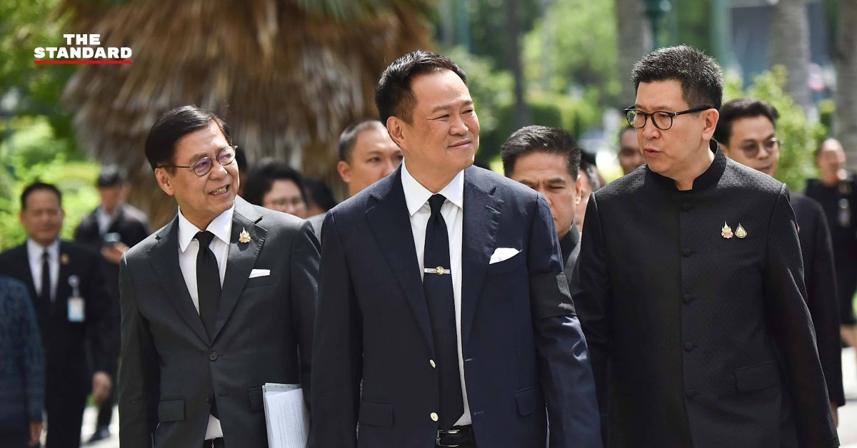 ภาพอนุทิน ชาญวีรกูล นายกรัฐมนตรีและรัฐมนตรีว่าการกระทรวงมหาดไทย