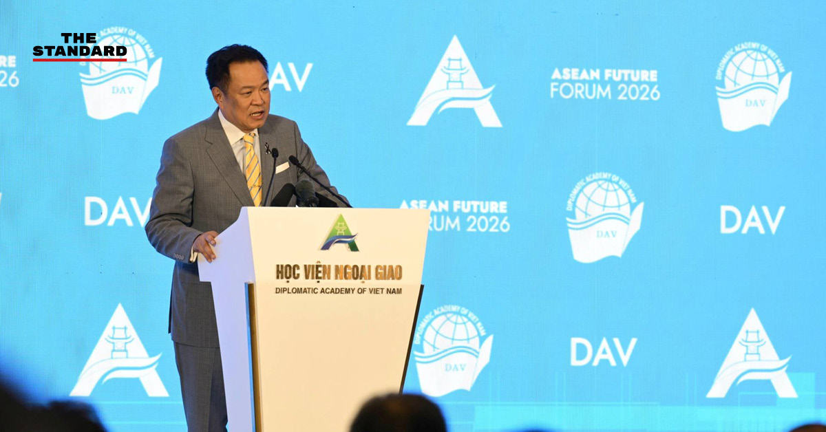 อนุทิน ชาญวีรกูล กำลังกล่าวสุนทรพจน์บนเวที ASEAN Future Forum