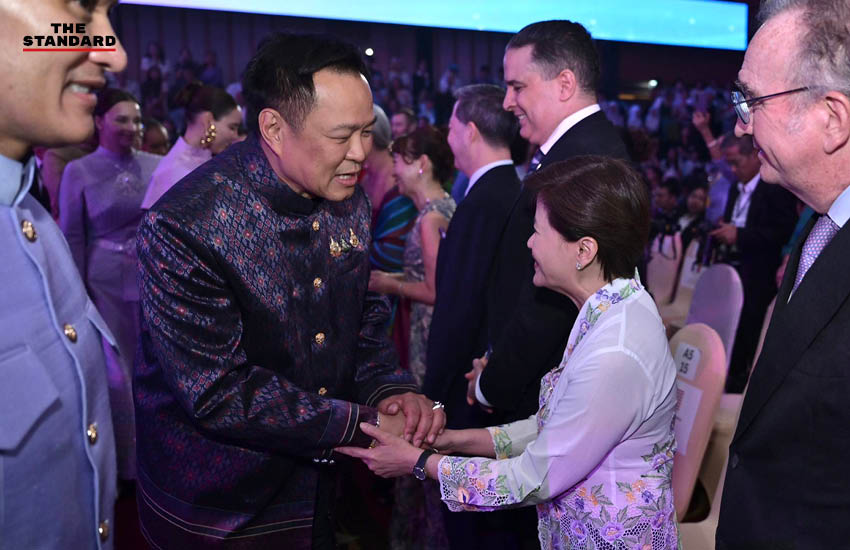 นายกรัฐมนตรีอนุทิน ชาญวีรกูล และภริยา ธนนนท์ ชาญวีรกูล เป็นประธานในงานมหกรรมผ้าไหมไทย 10