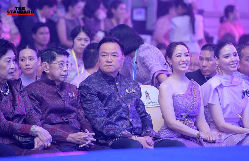 นายกรัฐมนตรีอนุทิน ชาญวีรกูล และภริยา ธนนนท์ ชาญวีรกูล เป็นประธานในงานมหกรรมผ้าไหมไทย 5