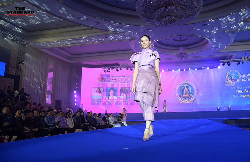 นายกรัฐมนตรีอนุทิน ชาญวีรกูล และภริยา ธนนนท์ ชาญวีรกูล เป็นประธานในงานมหกรรมผ้าไหมไทย 7