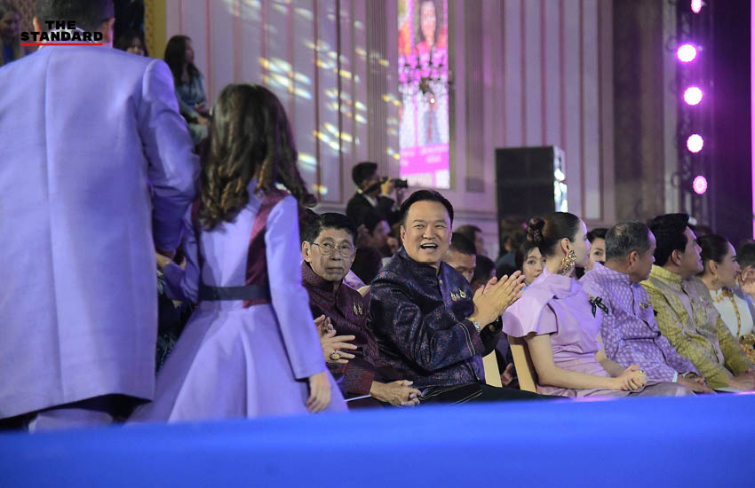 นายกรัฐมนตรีอนุทิน ชาญวีรกูล และภริยา ธนนนท์ ชาญวีรกูล เป็นประธานในงานมหกรรมผ้าไหมไทย 9