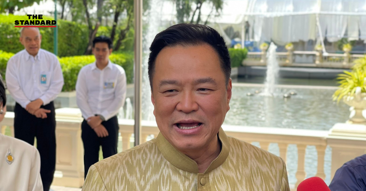 ภาพอนุทิน ชาญวีรกูล ให้สัมภาษณ์ประเด็นทักษิณ ชินวัตร
